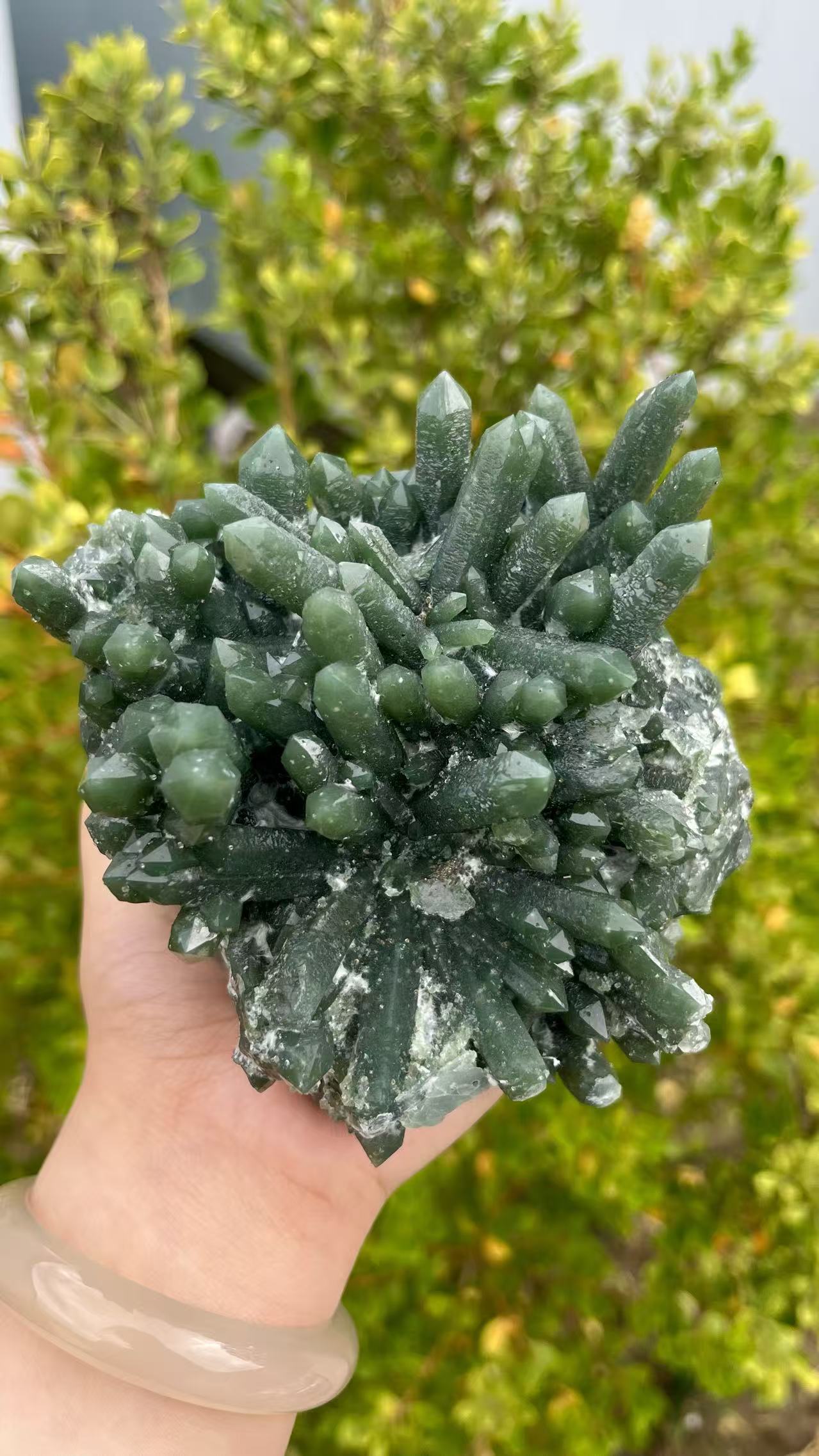 0.7KG Perfect Cluster Natural Green Quartz Crystal Specimen