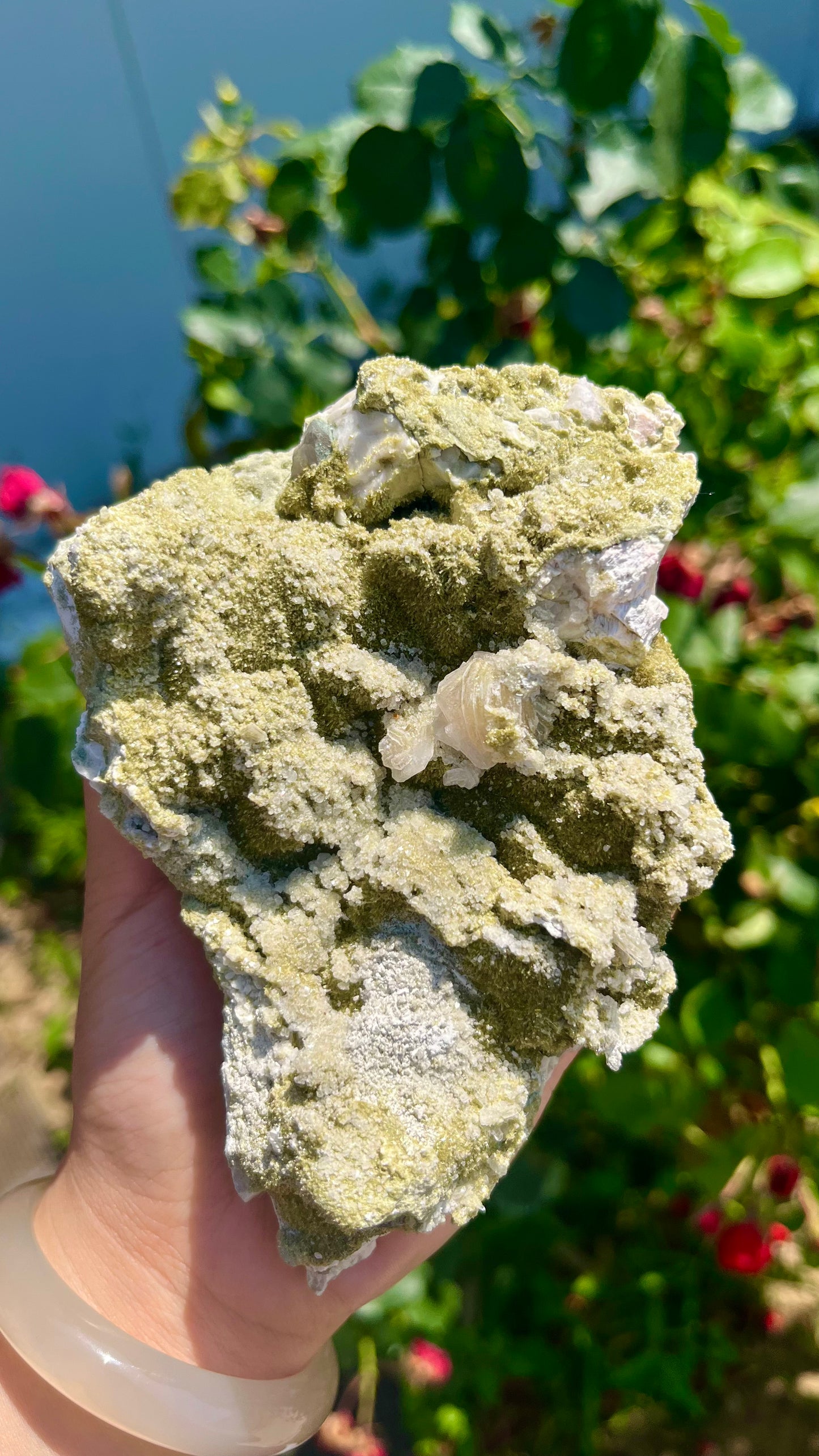 - 0.7KG Natural Epidote Mineral Specimen