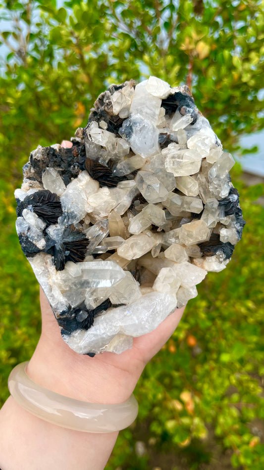 0.6KG Natural Crystal Hematite Mineral Specimen