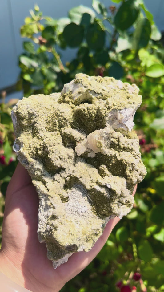 - 0.7KG Natural Epidote Mineral Specimen